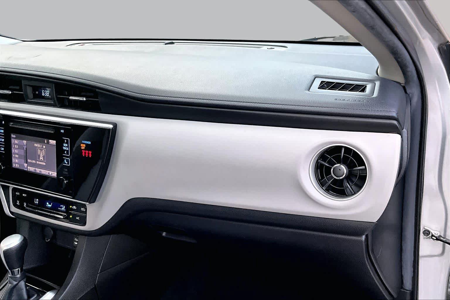 Used 2018 Toyota Corolla LE FWD image 18