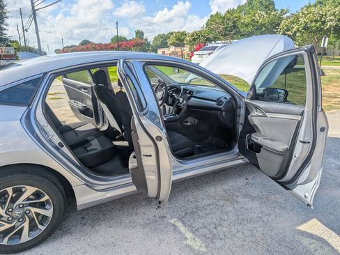 Used 2018 Honda Civic EX image 14