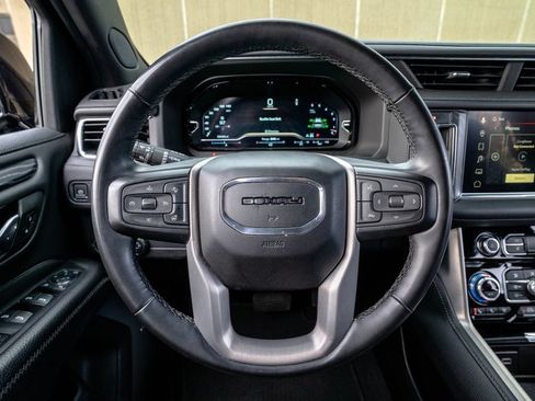 Used 2023 GMC Yukon Denali AWD/4WD image 13