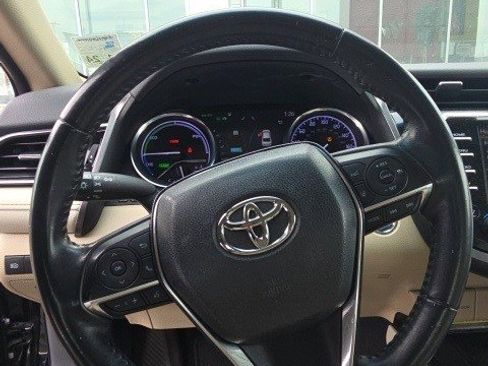 Used 2020 Toyota Camry XLE image 16