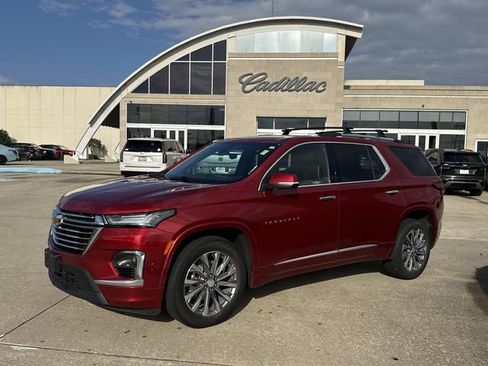 Used 2023 Chevrolet Traverse Premier image 1