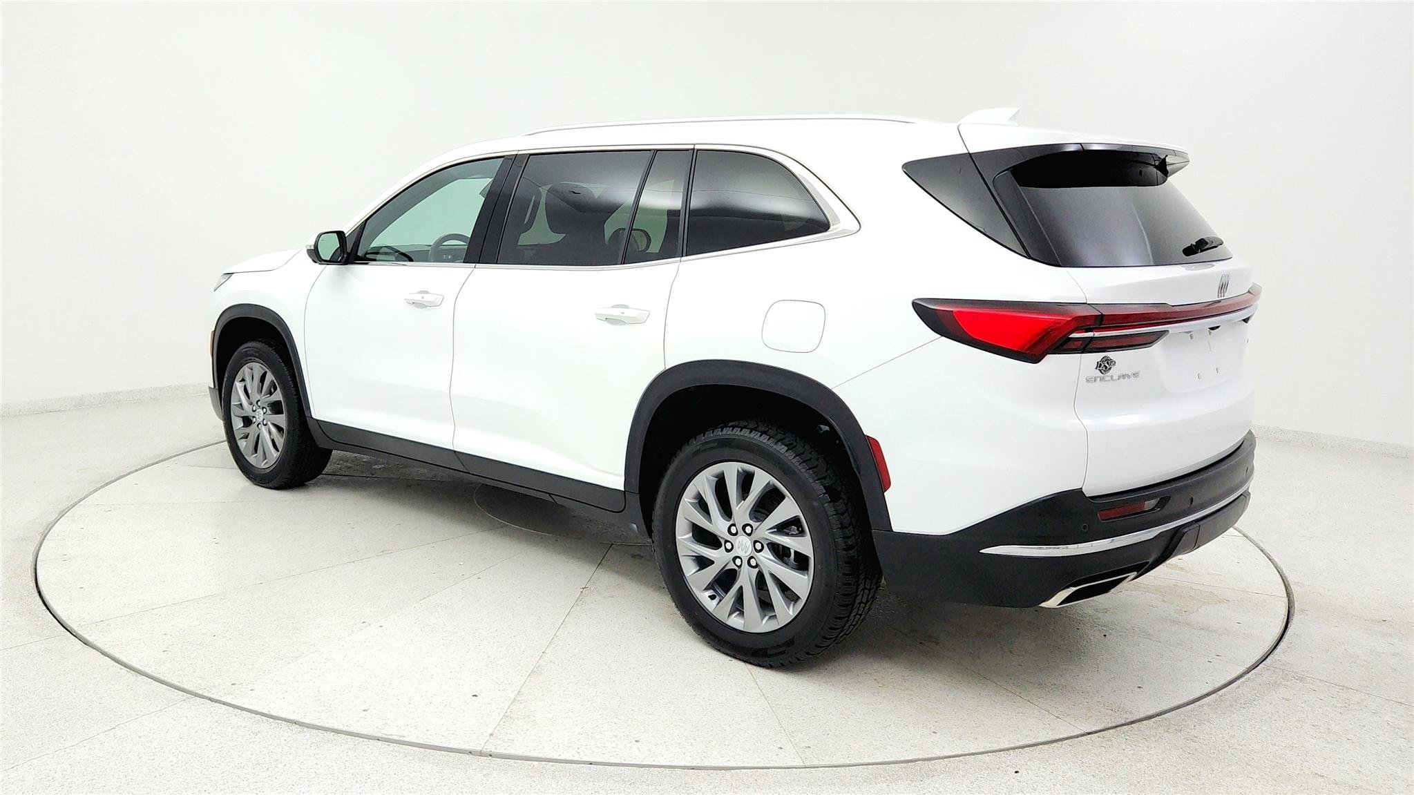 Used 2025 Buick Enclave Preferred FWD image 3