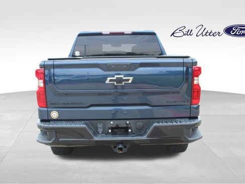 Used 2022 Chevrolet Silverado 1500 Custom Trail Boss w/ LPO, Dark Essentials Package image 6