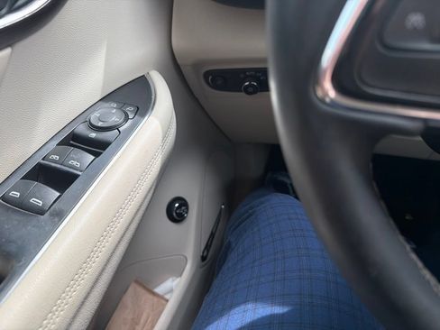 Used 2023 Buick Envision Avenir FWD image 13