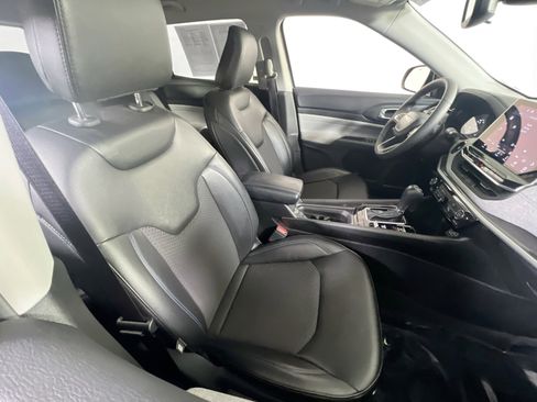 Used 2022 Jeep Compass Latitude image 25