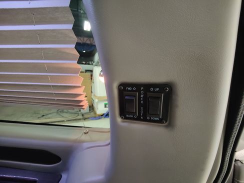 Used 2015 Chevrolet Express 2500 Extended image 35