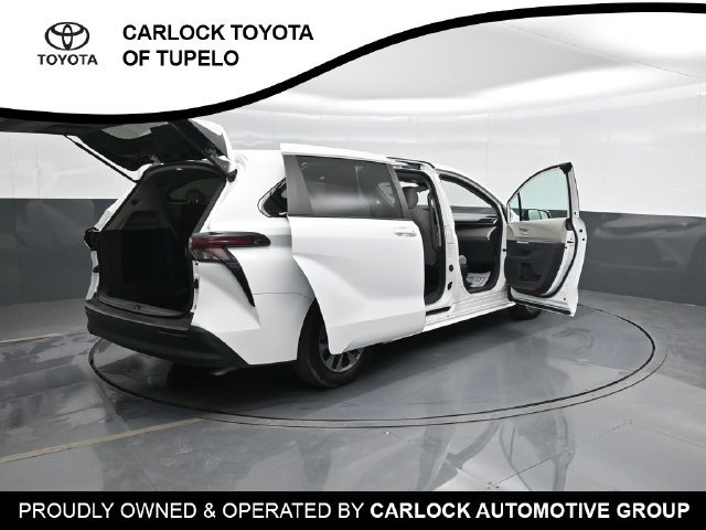 Used 2023 Toyota Sienna LE FWD image 63