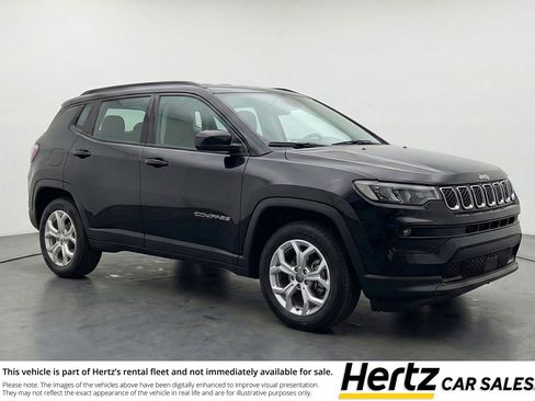 Used 2025 Jeep Compass Latitude AWD/4WD image 1