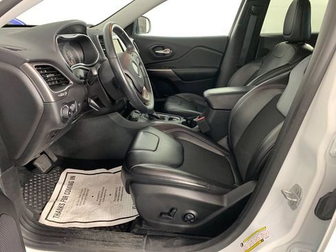 Used 2019 Jeep Cherokee Latitude Plus w/ Comfort/Convenience Group AWD/4WD image 15