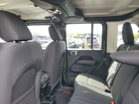 Used 2021 Jeep Wrangler Unlimited Sahara AWD/4WD image 8