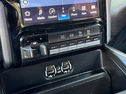 Used 2024 RAM 3500 Big Horn w/ Night Edition AWD/4WD image 18
