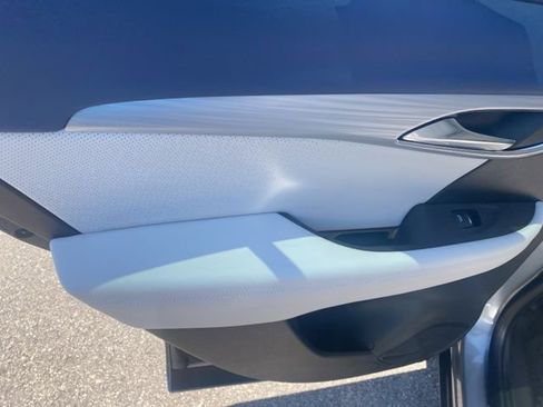 Used 2025 Buick Envision Avenir image 12