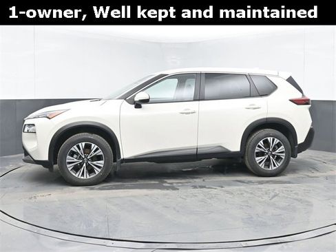 Used 2023 Nissan Rogue SV image 2