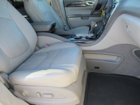 Used 2017 Buick Enclave Leather image 9