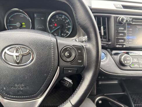 Used 2017 Toyota RAV4 XLE image 6