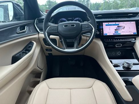 New 2026 Jeep Grand Cherokee L Limited w/ Luxury Tech Group II AWD/4WD image 14
