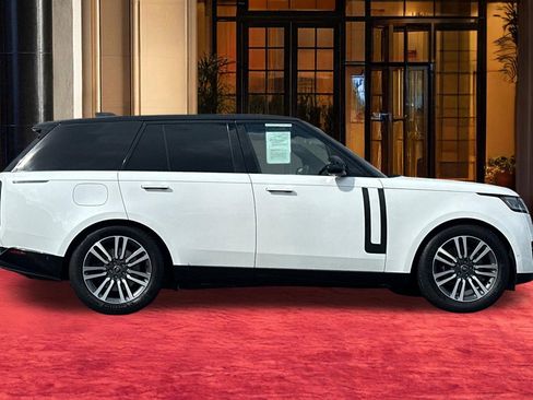 Used 2023 Land Rover Range Rover SE image 9