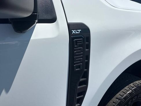 Used 2023 Ford F250 XLT w/ XLT Premium Package AWD/4WD image 11