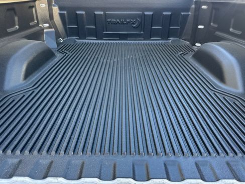 Used 2025 Chevrolet Silverado 2500 LT w/ Convenience Package AWD/4WD image 17