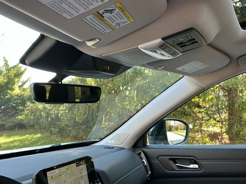 Used 2025 Nissan Pathfinder Platinum image 23