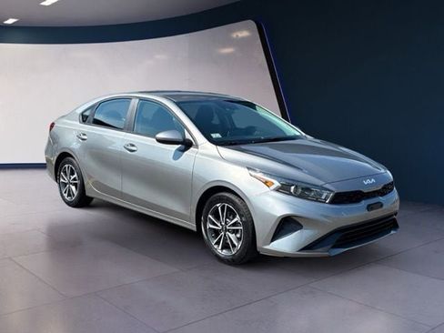 Certified 2022 Kia Forte LXS FWD image 7