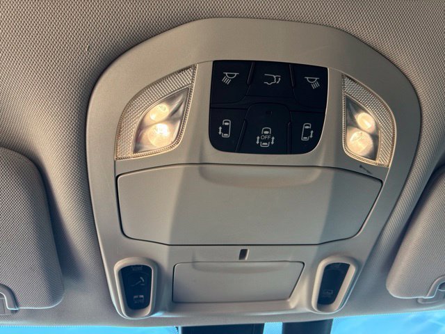 Used 2020 Chrysler Pacifica Limited FWD image 17