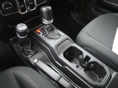 Used 2021 Jeep Wrangler Unlimited Sport AWD/4WD image 30