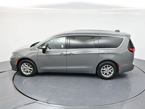 Used 2025 Chrysler Pacifica Select FWD image 42