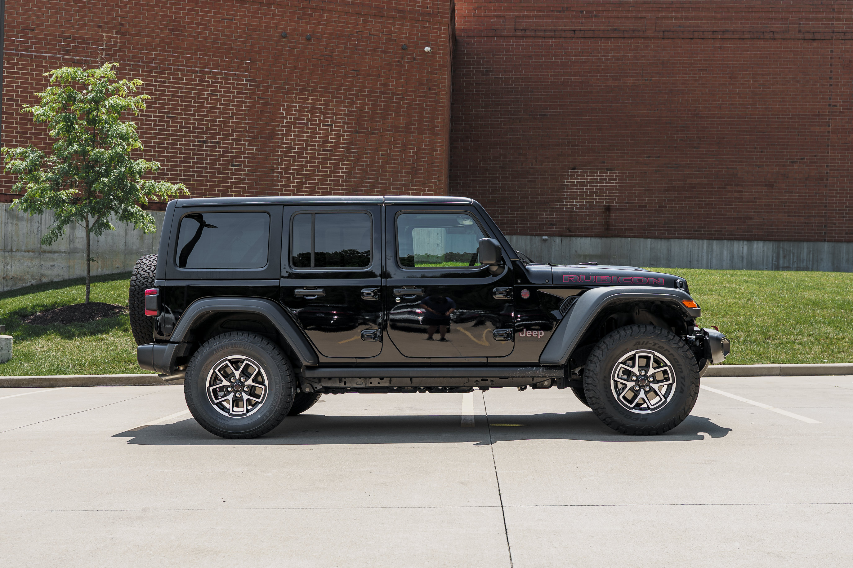 Used 2026 Jeep Wrangler Unlimited Rubicon AWD/4WD image 3