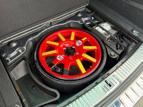 Used 2012 Volkswagen Touareg VR6 image 35