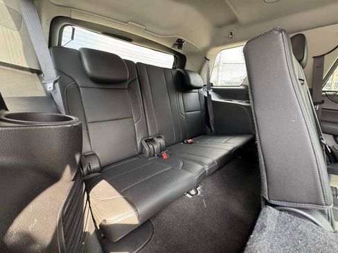 Used 2017 GMC Yukon SLT image 32