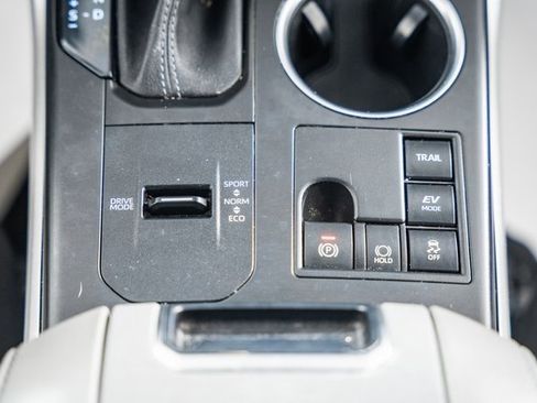 Certified 2023 Toyota Highlander LE image 28