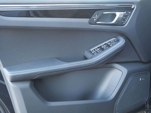 New 2026 Porsche Macan image 9