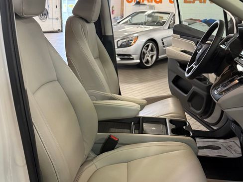 Used 2025 Honda Odyssey EX-L image 16