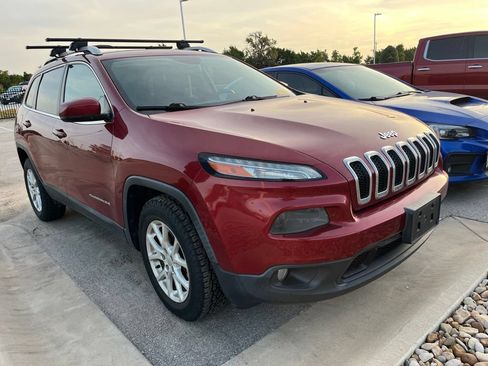 Used 2017 Jeep Cherokee Latitude w/ Safety/Convenience Group AWD/4WD image 2