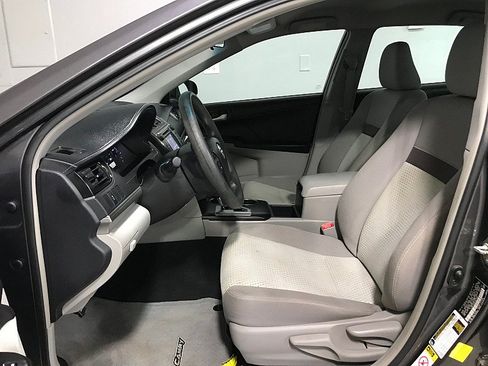 Used 2014 Toyota Camry FWD image 11