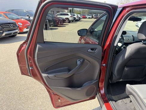 Used 2016 Ford Escape SE FWD image 18