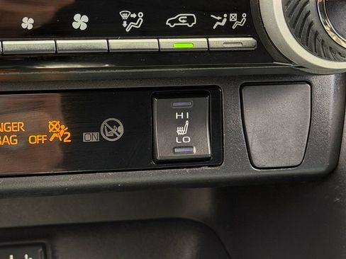 Used 2019 Toyota RAV4 XLE w/ Convenience Package AWD/4WD image 18