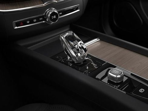 New 2026 Volvo XC60 B5 Core w/ Protection Package Premier image 9