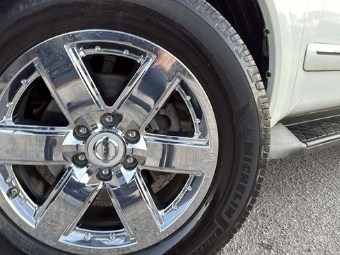 Used 2014 Nissan Armada Platinum w/ 2nd Row Captain Seat Package image 6