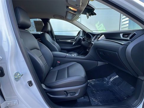 Certified 2025 INFINITI QX50 Pure image 31