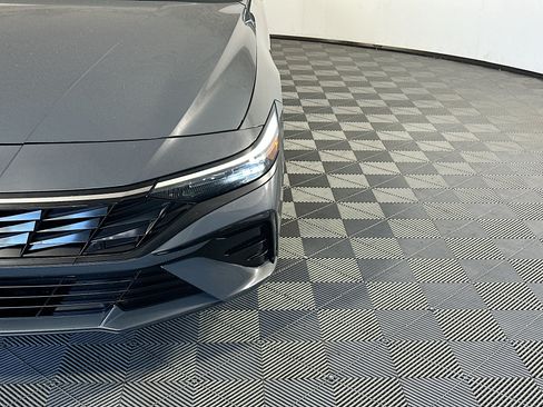 Used 2025 Hyundai Elantra SEL FWD image 9
