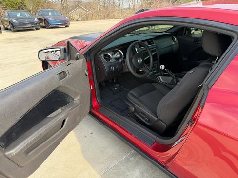 Used 2010 Ford Mustang GT image 10