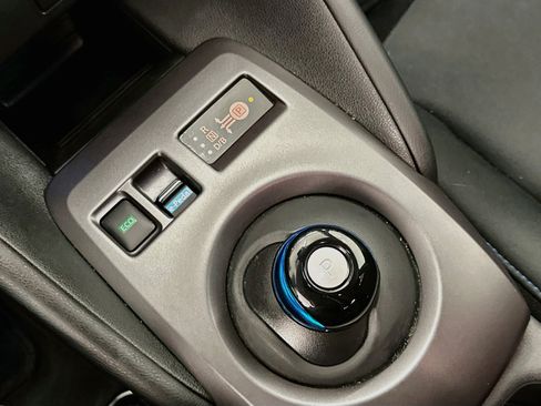 Used 2025 Nissan Leaf S FWD image 25