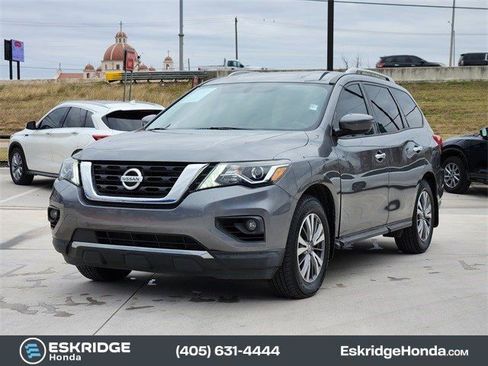 Used 2020 Nissan Pathfinder SV image 3