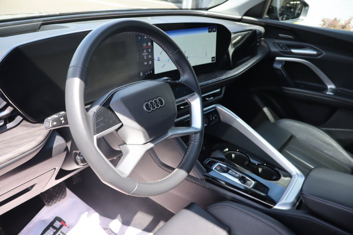 Used 2025 Audi Q5 Premium Plus AWD/4WD image 13