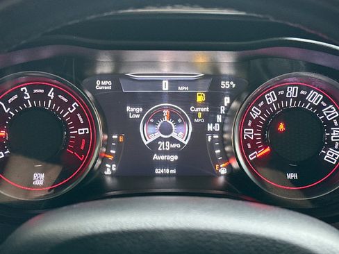 Used 2018 Dodge Challenger SXT image 32