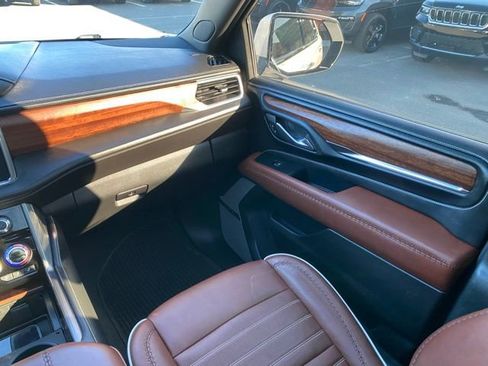 Used 2023 GMC Yukon Denali Ultimate image 37