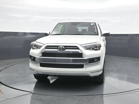 Used 2024 Toyota 4Runner Limited AWD/4WD image 2