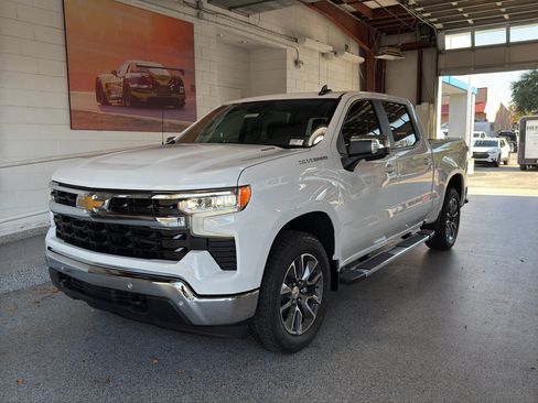 New 2026 Chevrolet Silverado 1500 LT image 3